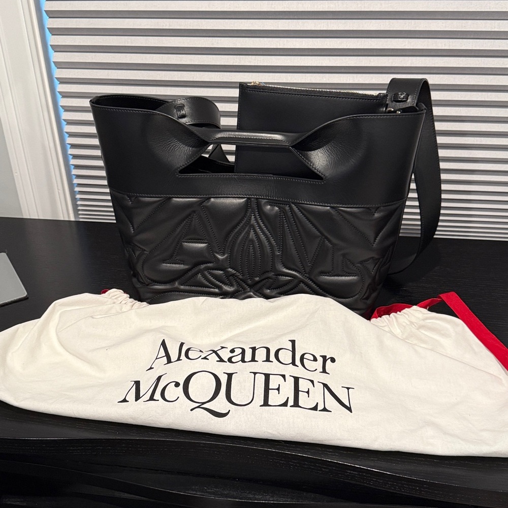 💯% AUTHENTIC ALEXANDER MCQUEEN BAG - Picture 12 of 12